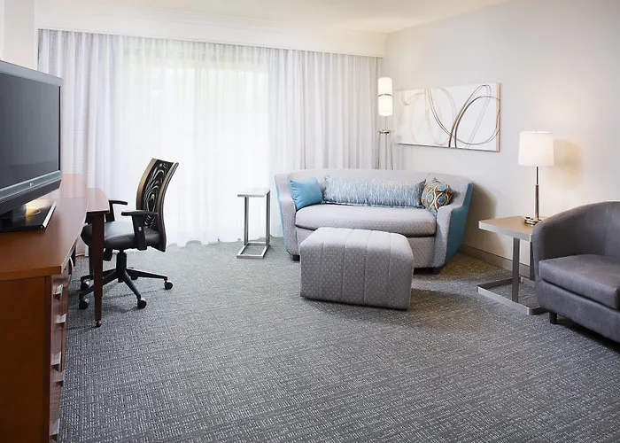 Courtyard By Marriott Roanoke Airport